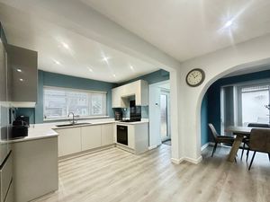 Kitchen- click for photo gallery